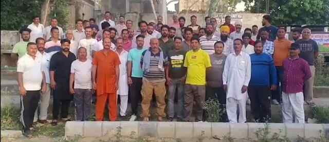 पंजाब : सब्जी मंडी में फड़ी वालों ने ठेकेदार और मंडी बोर्ड के सैक्रेटरी पर लगाए आरोप, देखें वीडियो