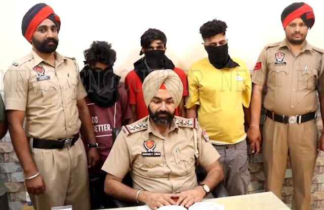 जालंधरः स्नेचिंग मामले में 3 आरोपी नगदी और हथियारों सहित गिरफ्तार, देखें वीडियो