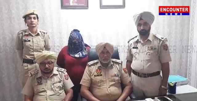 पंजाबः नशीले पदार्थ सहित एक महिला काबू, देखें वीडियो