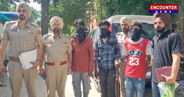 पंजाब : 40 मोबाइलों सहित 3 गिरफ्तार, देखें वीडियो