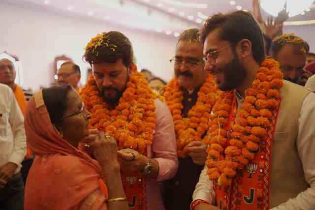 अनुराग ठाकुर ने चैतन्य शर्मा के लिए मांगे वोट, बोले कांग्रेस भ्र्ष्टाचार की जननी