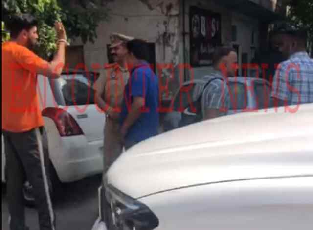 जालंधरः इस इलाके में पुलिस की रेड, एक किलो हेरोइन सहित 3 गिफ्तार, देखें Live