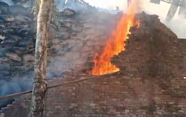 पंजाब : शैलर में लगी भीषण आग, लोगो में मची भगदड़, देखे वीडियो