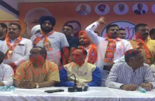 जालंधरः विपक्ष को झटका, कई नेता भाजपा में हुए शामिल, देखें Live