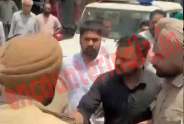 पंजाबः ग्राहकों को लेकर 2 दुकानदारों के कर्मियों में हुई झड़प, देखें वीडियो