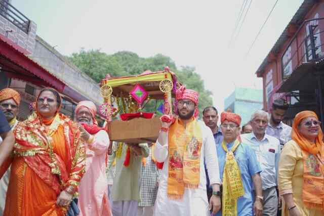 त्रिदेव सम्मेलन में चैतन्य शर्मा ने भाजपा कार्यकर्ताओ में भरा जोश अम्बोआ में कृष्ण रंग में रंगे चैतन्य शर्मा