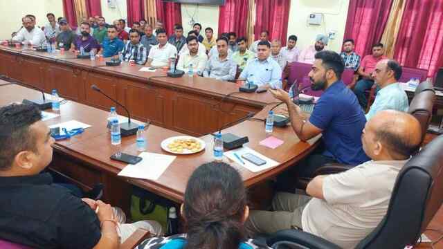 85 प्लस और 40 फीसदी से अधिक दिव्यांग मतदाताओं के लिए घर से मतदान की सुविधा