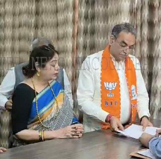 अभिनेत्री और भाजपा नेत्री किरण खेर के साथ नामाकंन भरने पहुंचे संजय टंडन, देखें वीडियो