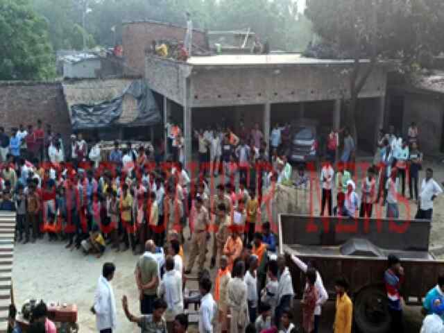 इंसानियत शर्मसार ! युवक ने मां-पत्नी और 3 बच्चों का कत्ल करने के बाद खुद को मारी गोली, देखें वीडियो