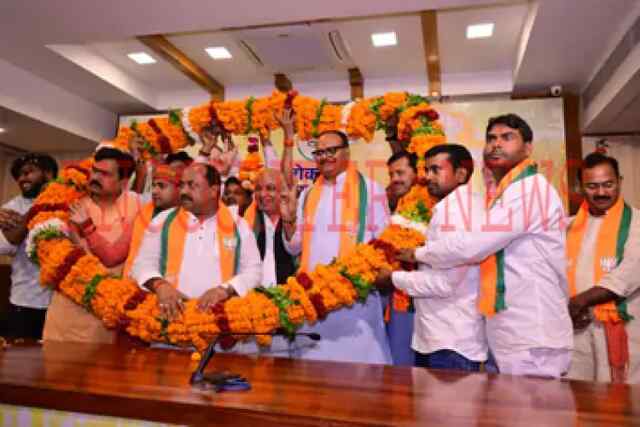 बड़ा झटकाः कांग्रेस सहित इन पार्टियों के कई नेता बीजेपी में हुए शामिल