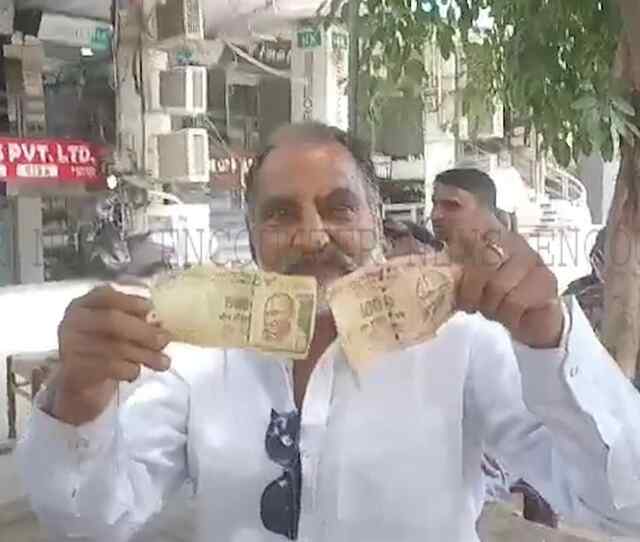पंजाबः चुनावों के बीच हाथों में पुराने नोट लेकर व्यक्ति ने PM मोदी से पूछे जवाब, देखें वीडियो