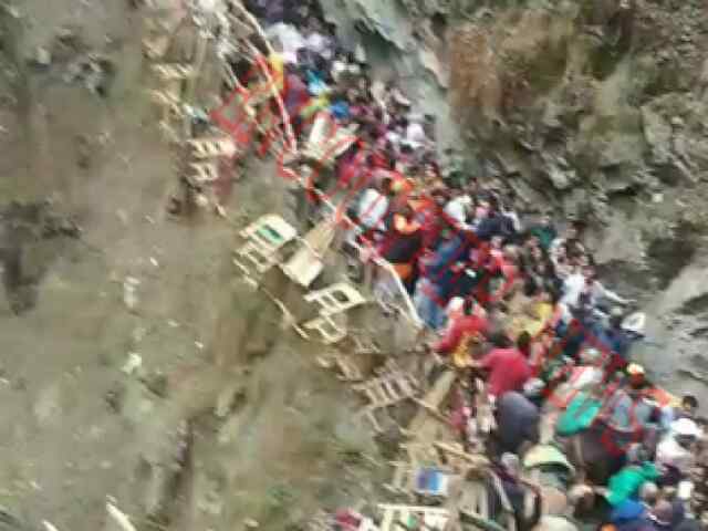 Yamunotri मंदिर में दर्शन के लिए भक्तों की भारी भीड़, ‘पहाड़ी रास्ते ‘हाउसफुल’, देखें वीडियो