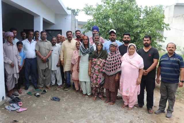 अनुराग संसदीय क्षेत्र मुद्दों को छोड़ करते हैं मोदी का गुणगान: रायजादा