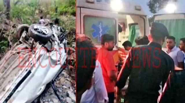 खाई में कार गिरने से 2 युवकों की मौ+त 