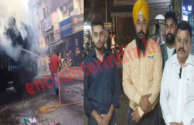 पंजाब : ट्रांसफार्मर से टकराई पराली से भरी ट्रैक्टर ट्रॉली, लगी भीषण आग, देखें वीडियो