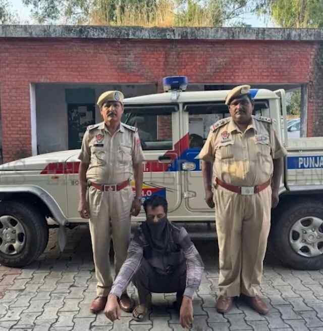 पंजाबः ईलाज के बहाने डोंगी बाबा ने महिला का किया रेप, गिरफ्तार करके भेजा जेल, देखें वीडियो