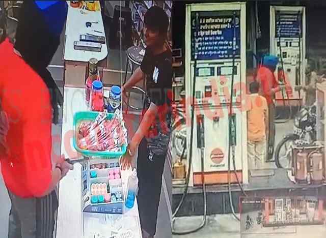 जालंधर : बाइक सवार लुटेरों ने मेडिकल स्टोर को बनाया निशाना, देखें वीडियो