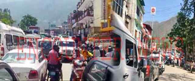Chardham Yatra में दर्शनों के इंतजार में 10 की मौ+त