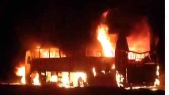 भीषण सड़क हादसाः ट्रक-और बस की टक्कर में जिंदा जले 6 लोग, देखें वीडियो