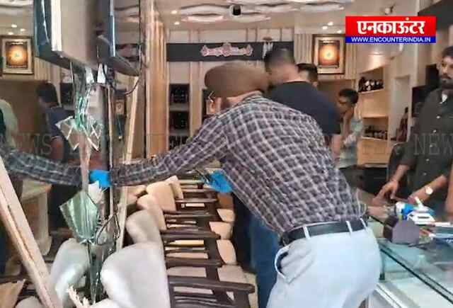 पंजाब : चोरों ने ज्वेलरी की दुकान को बनाया निशाना, देखें वीडियो