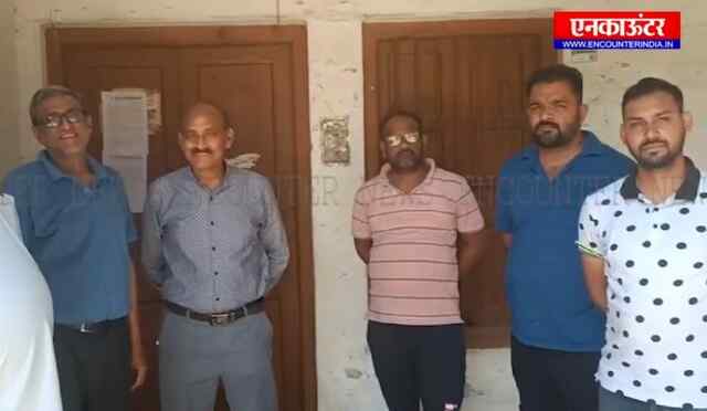 जालंधर : ताले टूटने के बाद डाकखाना हुआ बंद, लोगों में रोष, देखें वीडियो