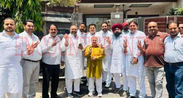 जालंधरः आप पार्टी को बड़ा झटका, पूर्व डिप्टी मेयर, पूर्व तहसीलदार भाजपा में हुए शामिल