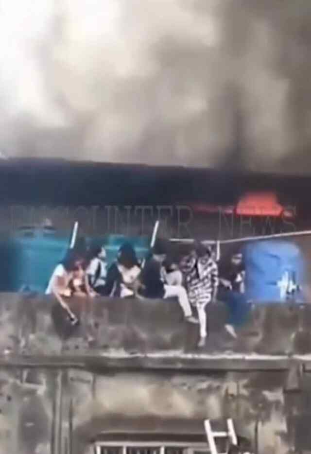 कंप्यूटर इंस्टीट्यूट में लगी भीषण आग, कई बच्चे फंसे, मची चीख-पुकार, देखें वीडियो