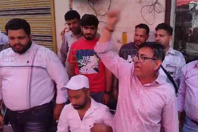 पंजाब : व्यापारियों का प्रदर्शन, मांग पूरी करो, वोट लो, नही तो माफ करो, देखें वीडियो