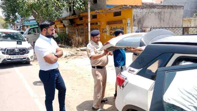 जिला निर्वाचन अधिकारी ने निगरानी नाकों का किया औचक निरीक्षण