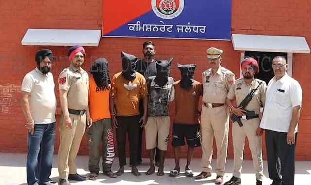 जालंधर : अंतरराज्यीय लूटपाट गिरोह के 11 आरोपी गिरफ्तार, देखे वीडियो 