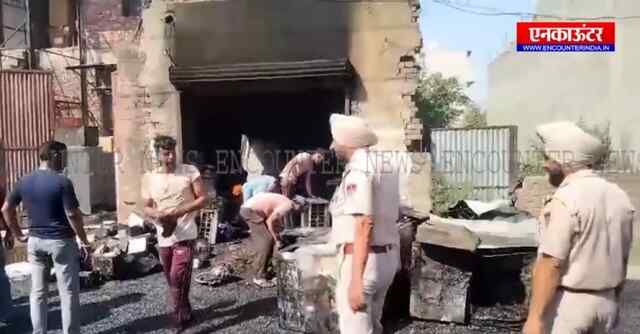 पंजाब : इलेक्ट्रॉनिक के गोदाम में लगी भीषण आग, देखें वीडियो
