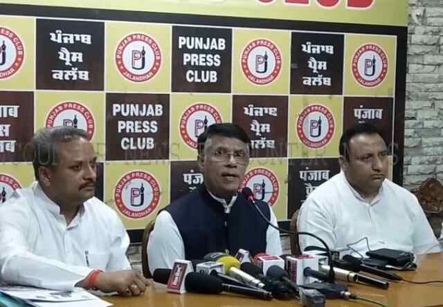 जालंधर : लोकसभा चुनाव को लेकर कांग्रेस प्रवक्ता पवन खेड़ा ने भाजपा पर कसे तंज, देखें वीडियो