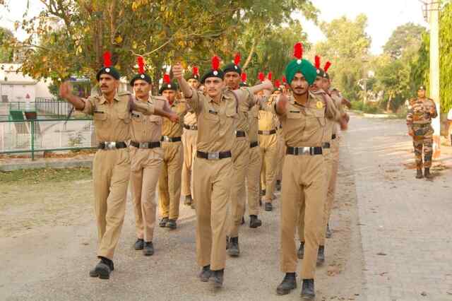 एन.सी.सी. कैडेट्स ने भारी जोश से किया ड्रिल का अभ्यास