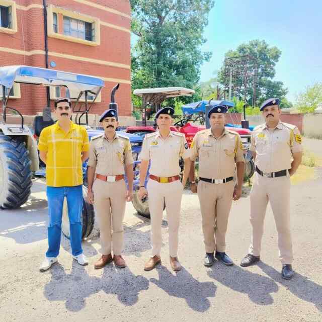 अवैध खनन करते जेसीबी व तीन ट्रैक्टर पकड़े , 59 हजार जुर्माना भी वसूला