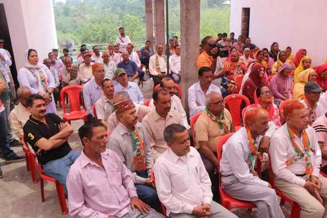 कहा, अपने ही घर से हार रहे भजापा के प्रत्याशी, जनता में रोष