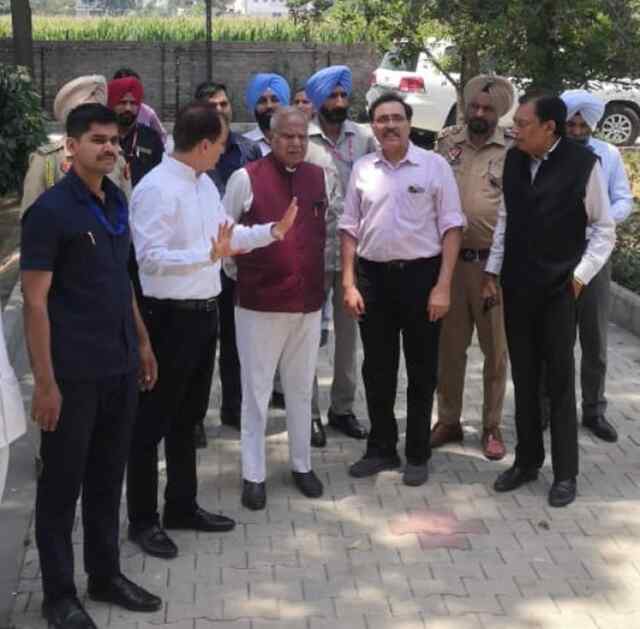 जालंधर पहुंचे गवर्नर बनवारी लाल पुरोहित, देखें वीडियो 