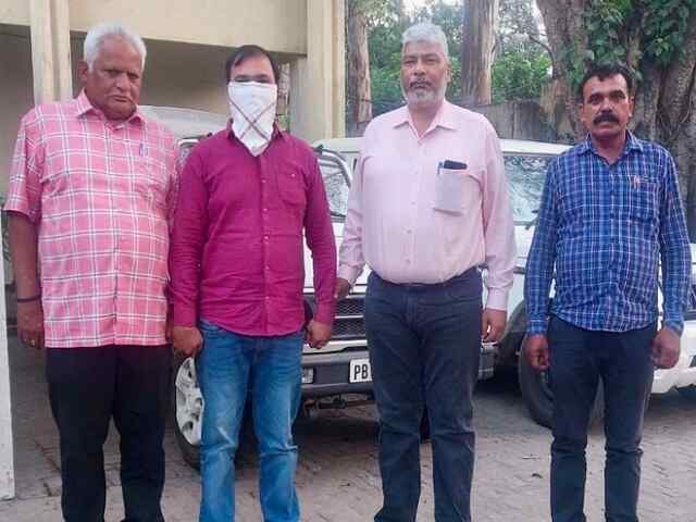 पंजाबः नगर निगम का क्लर्क रिश्वत लेते गिरफ्तार