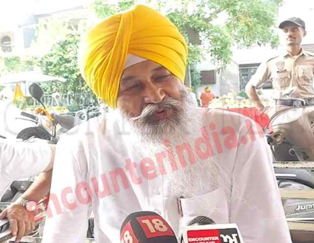 पंजाबः चुनावों में लोगों को मनाते मनाते गुरु को मनाने गुरुघर पहुंचे अकली दल के उम्मीदवार, देखें वीडियो