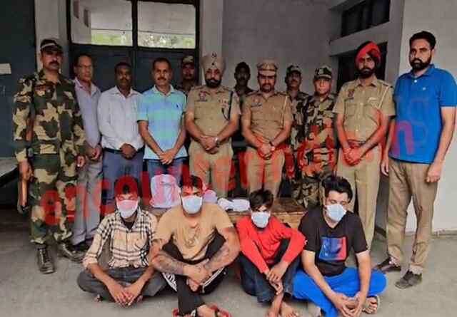 पंजाबः सीमा पार से ड्रग्स और हथियार मंगवा रहे तस्करों पर पुलिस की बड़ी कारवाई, देखें वीडियो