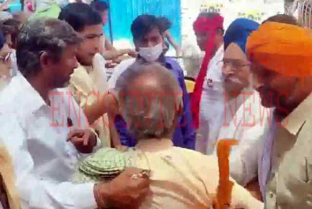 पंजाबः अकाली दल की रैली में पकौड़ों को लेकर व्यक्ति को मारे थप्पड़