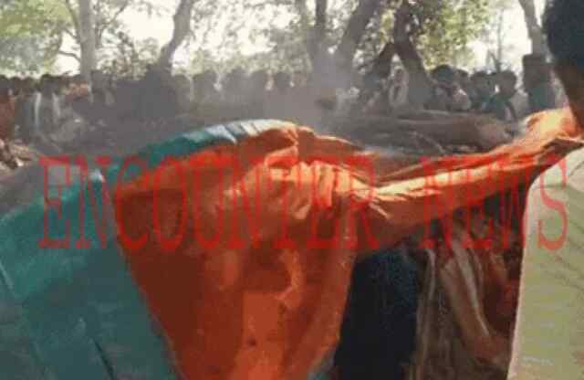सड़क हादसा मामलाः सुहागिनों की लाल जोड़े में विदाई, 17 शवों का एक साथ अंतिम संस्कार