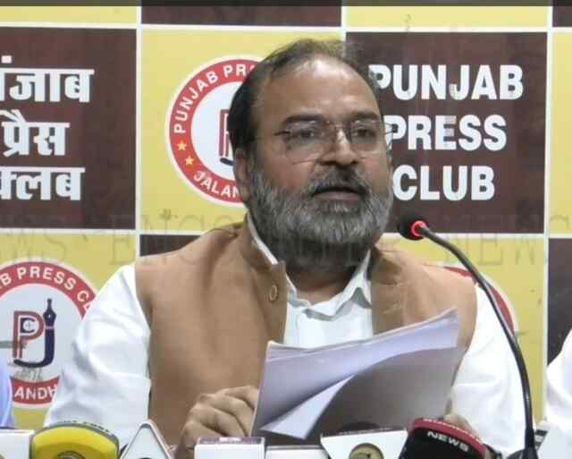 जालंधर: कांग्रेस विधायक ने AAP पर साधा निशाना, देखें वीडियो