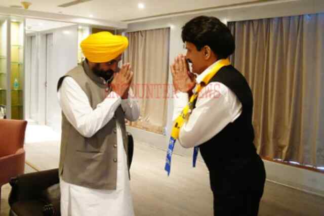 पंजाबः 2500 से ज्यादा लोग AAP में शामिल, स्वर्ण सलारिस को मिली बड़ी जिम्मेदारी