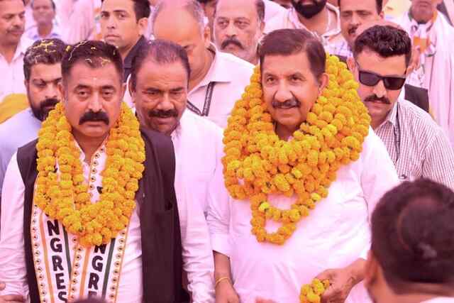 केंद्र की सरकार ने राष्ट्रीय आपदा घोषित कर कोई पैकेज नहीं दिया: मुकेश अग्निहोत्री