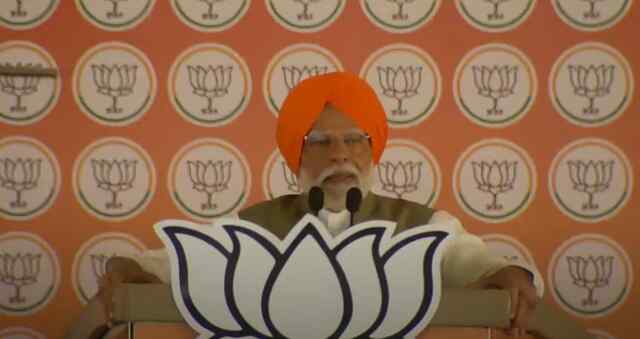 जालंधर पहुंचे PM मोदी, कांग्रेस पर जमकर बरसे, देखे Live 