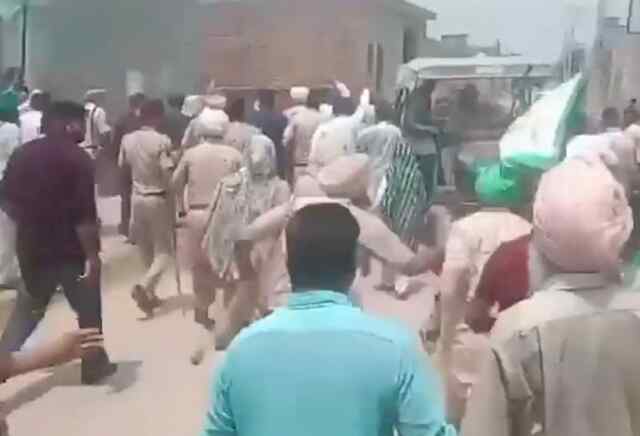 पंजाब : भाजपा उम्मीदवार का किसानों ने किया विरोध, पुलिस ने खदेड़ा, देखें वीडियो 