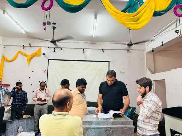 सामान्य पर्यवेक्षक ने किया मतगणना केंद्रों का निरीक्षण, ईवीएम-वीवीपैट  की कमीशनिंग का भी लिया जायजा*