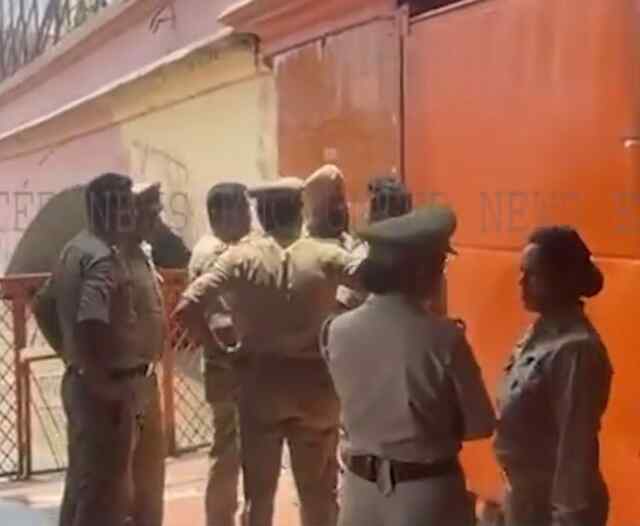 मंदिर के चेंजिंग रूम में महिलाओं को कपड़े बदलते देखता था महंत, पुलिस को मिले कई क्लिप्स, मामला दर्ज, देखें वीडियो  