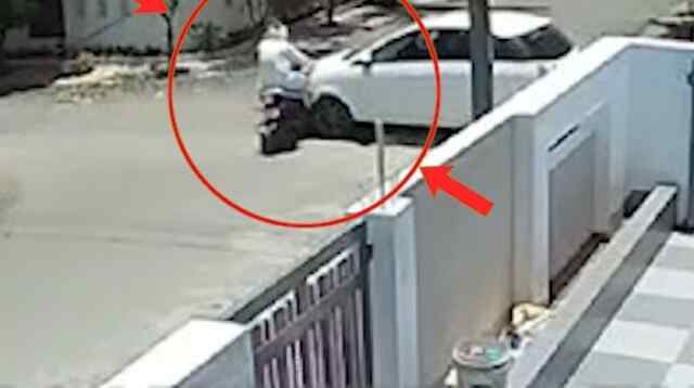 कार की चपेट में आने से मोटर-साइकिल चालक की मौत,देखें CCTV 