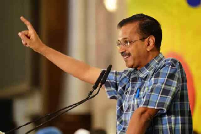 Punjab दौरे पर पहुंचे Kejriwal ने व्यापारियों से की मीटिंग, BJP पर कसे तंज